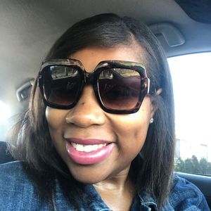 Meet your Posher, Santasha